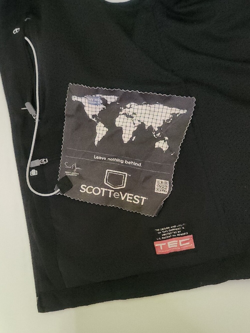 Scottevest Women's Black RFID Travel Vest - Sleek Zip Front - Picture 12 of 16